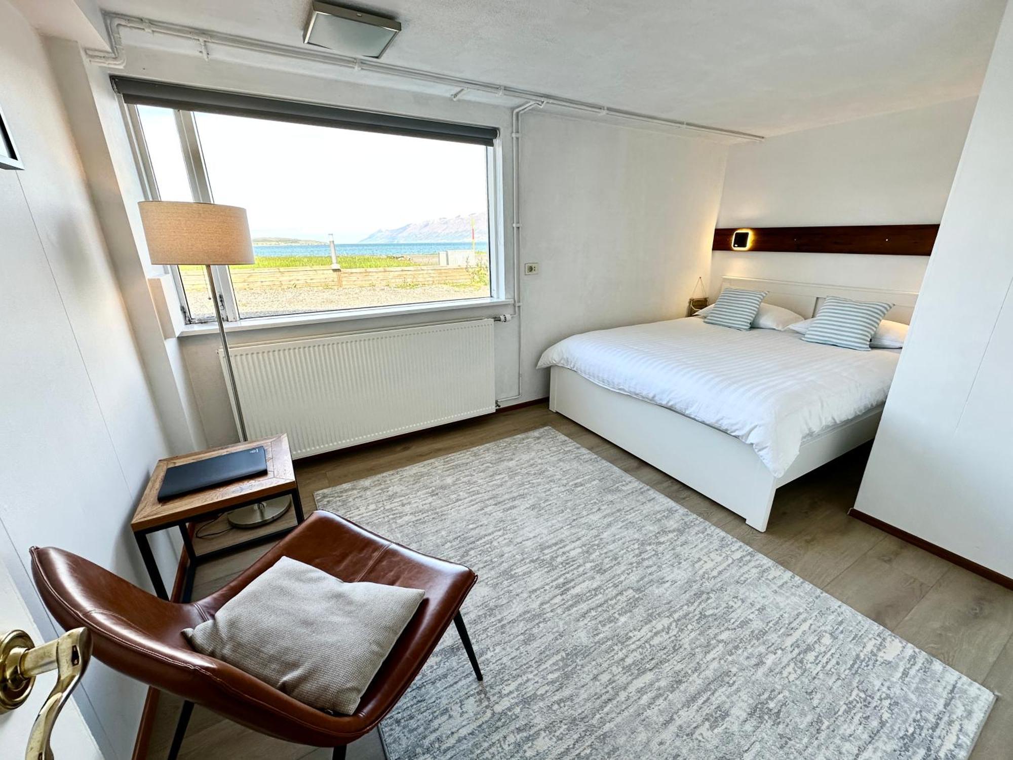 Waterfront Fjord House Hotel Arskogssandur Exterior photo